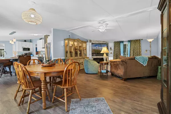 Edisto Island, SC 29438,875 Crawford Dr