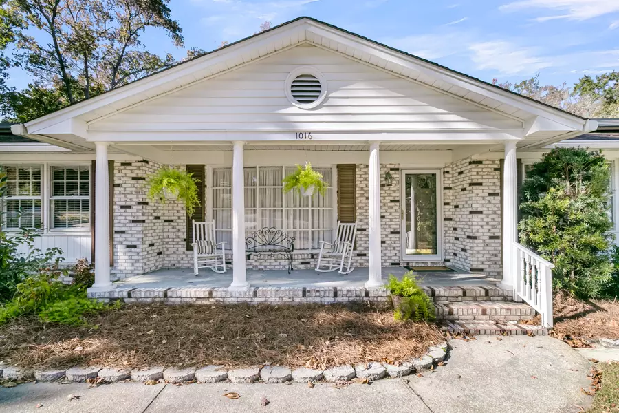 1016 Wheeler Dr, Hanahan, SC 29410