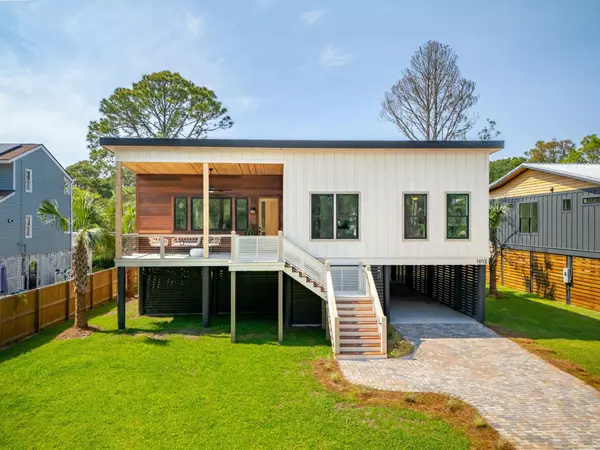 Folly Beach, SC 29439,1012 E Erie Ave