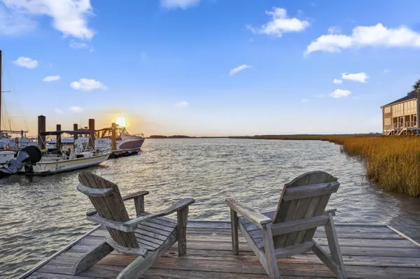 Folly Beach, SC 29439,13 W Mariners Cay Dr