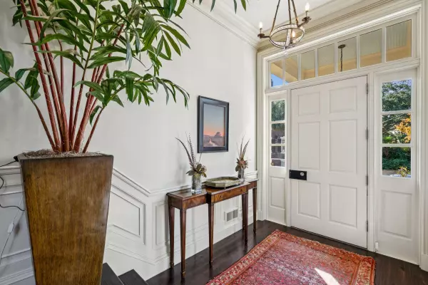 Charleston, SC 29401,124 S Battery St