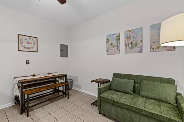 Charleston, SC 29403,24 Bee St #F