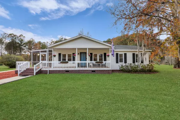 1310 River Rd, Mcclellanville, SC 29458