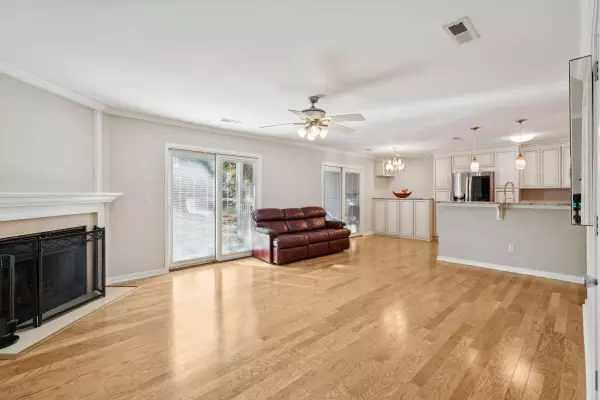 North Charleston, SC 29418,7951 Cricket Ct #403