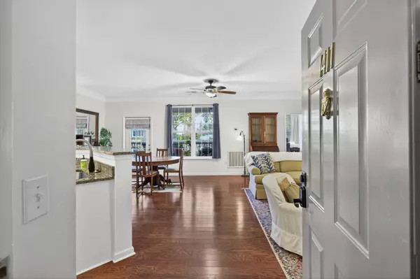 Mount Pleasant, SC 29464,1411 Cambridge Lakes Dr #108