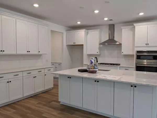 Huger, SC 29450,258 Huguenot Trl