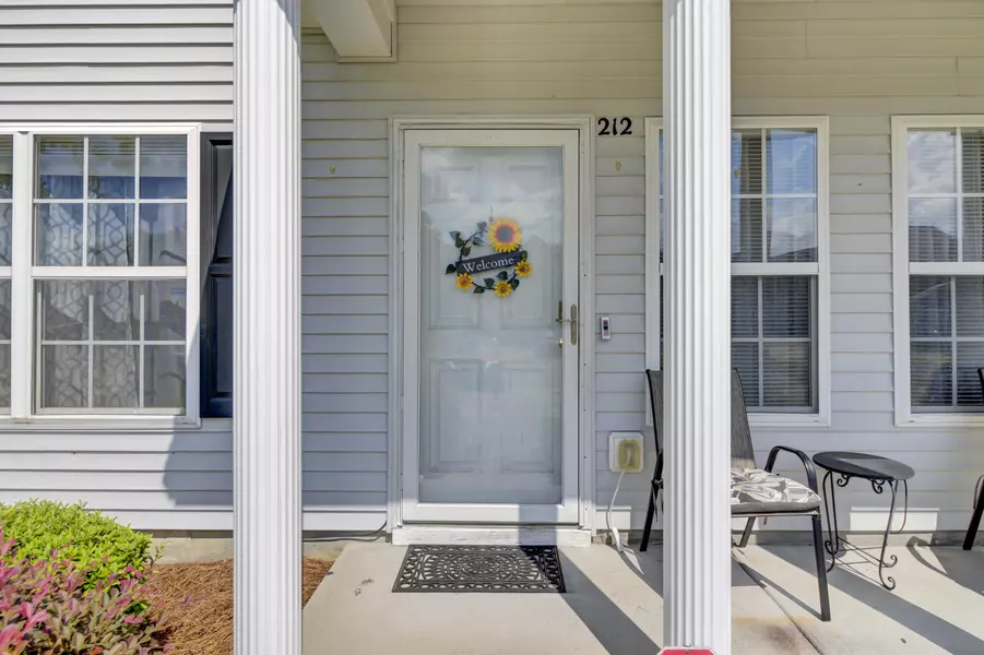 212 Congaree River Dr, Summerville, SC 29485