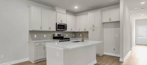 Summerville, SC 29486,924 Dusk Dr