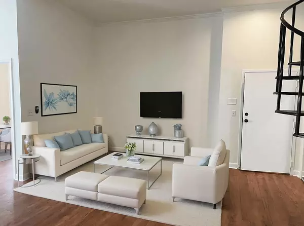 Charleston, SC 29401,235 King St #1