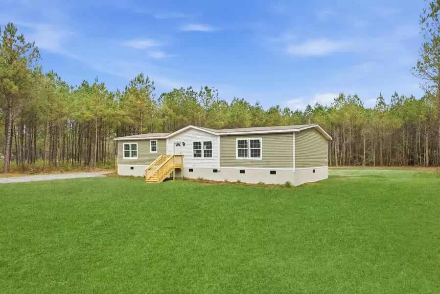 105 Praxis Ct, Cottageville, SC 29435