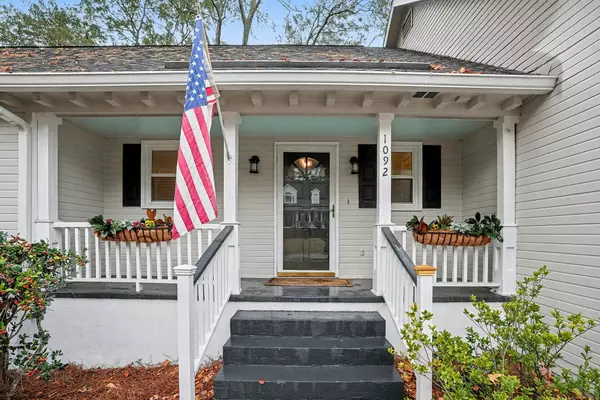 1092 Stonehenge Dr, Hanahan, SC 29410