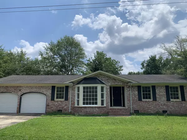 205 Pinewood Dr, Summerville, SC 29483