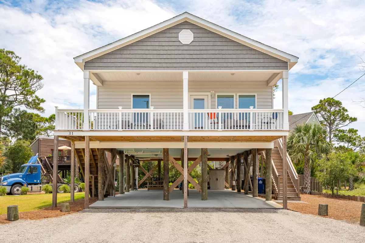 Folly Beach, SC 29439,31 W 9th St
