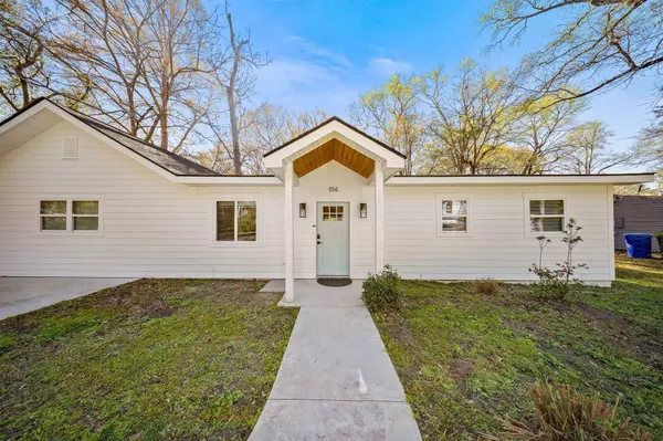 914 King Richard Dr, Charleston, SC 29407