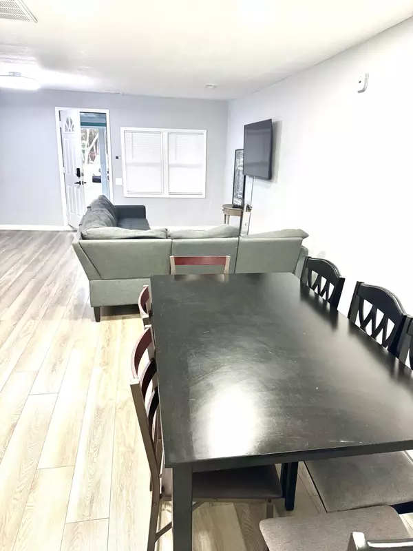 Ravenel, SC 29470,4319 Davison Rd