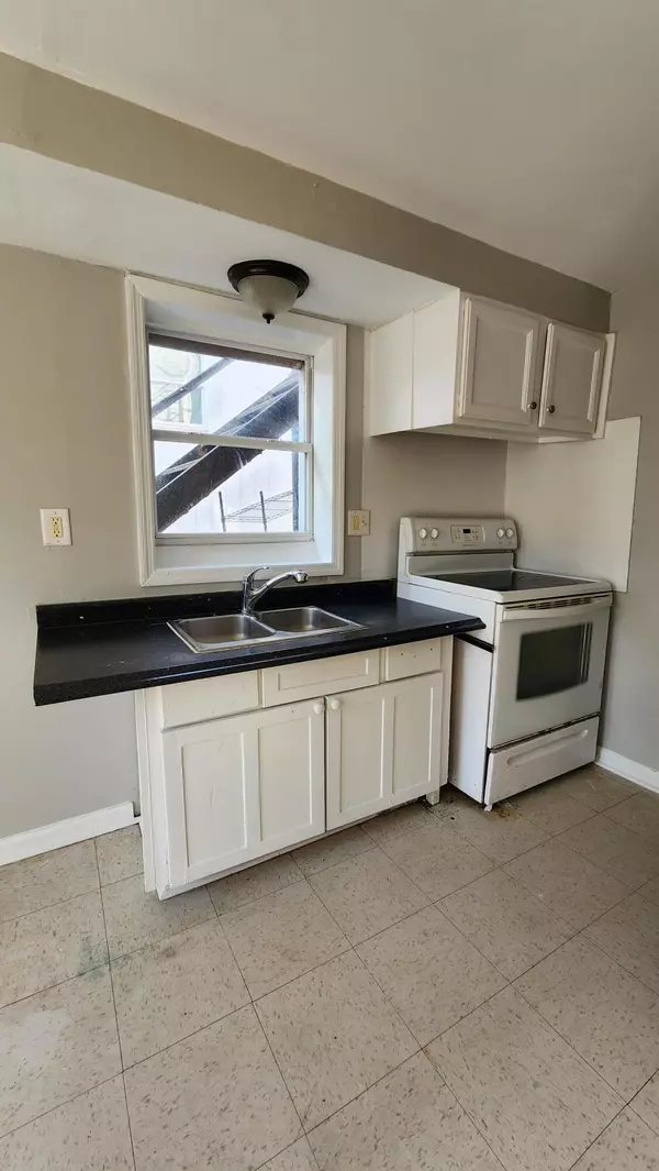 North Charleston, SC 29405,1920 Leland St #A