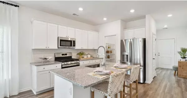 Summerville, SC 29485,216 Threaded Fern St