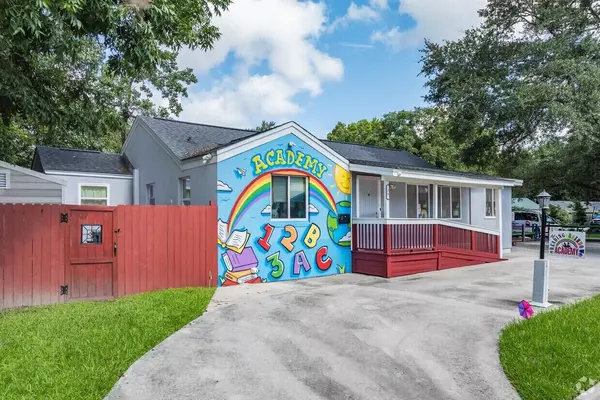 24 Sycamore Ave, Charleston, SC 29407