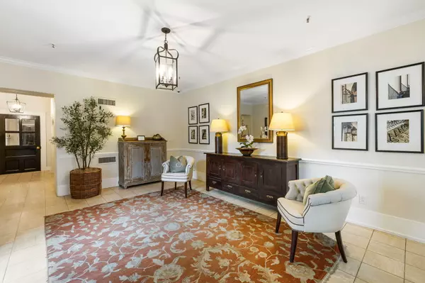 Charleston, SC 29401,67 Legare St #307