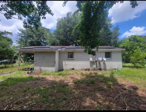 155 W End Dr, Moncks Corner, SC 29461