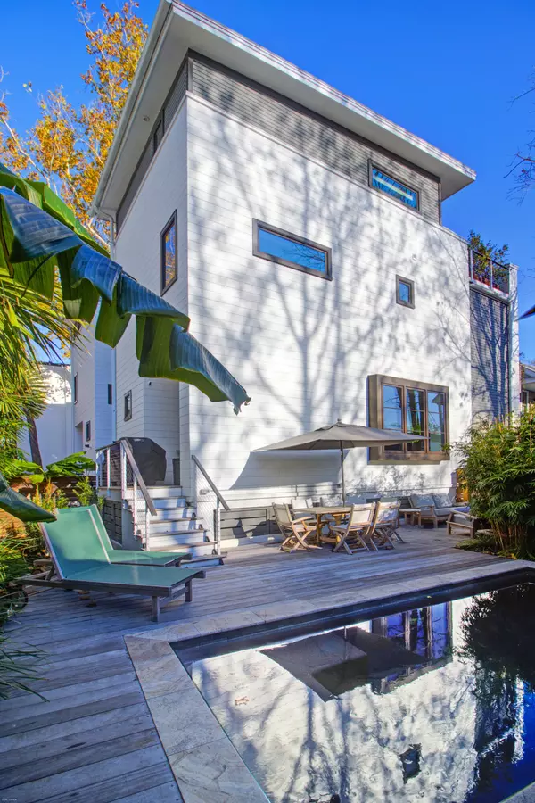 7 Carrere Ct, Charleston, SC 29403