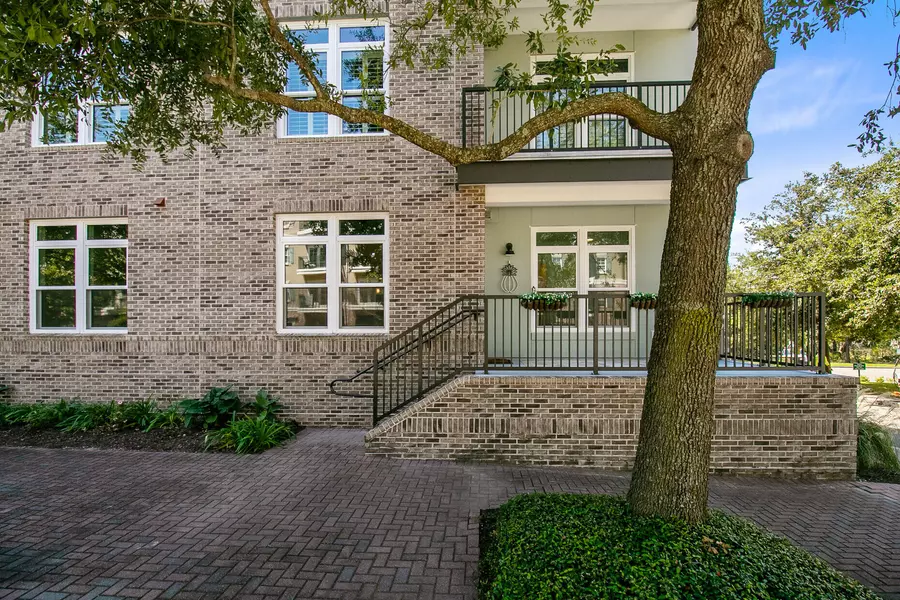 135 Pier View St #101, Daniel Island, SC 29492