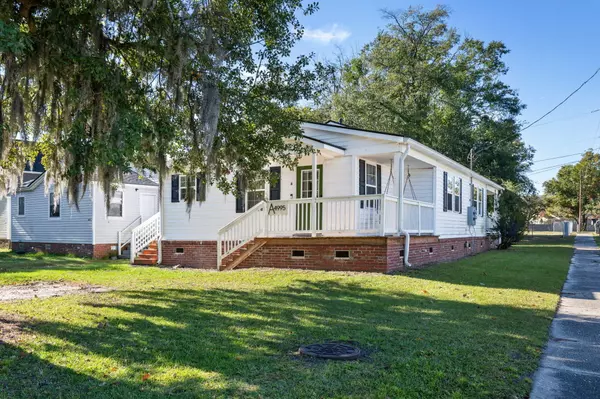 North Charleston, SC 29405,4995 Chateau Ave #A/B