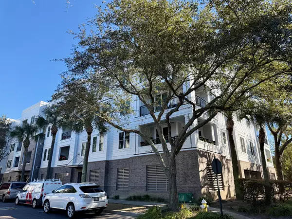 Daniel Island, SC 29492,200 River Landing Dr #D202