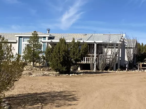 19688 S Diamondback RD, Yucca, AZ 86438