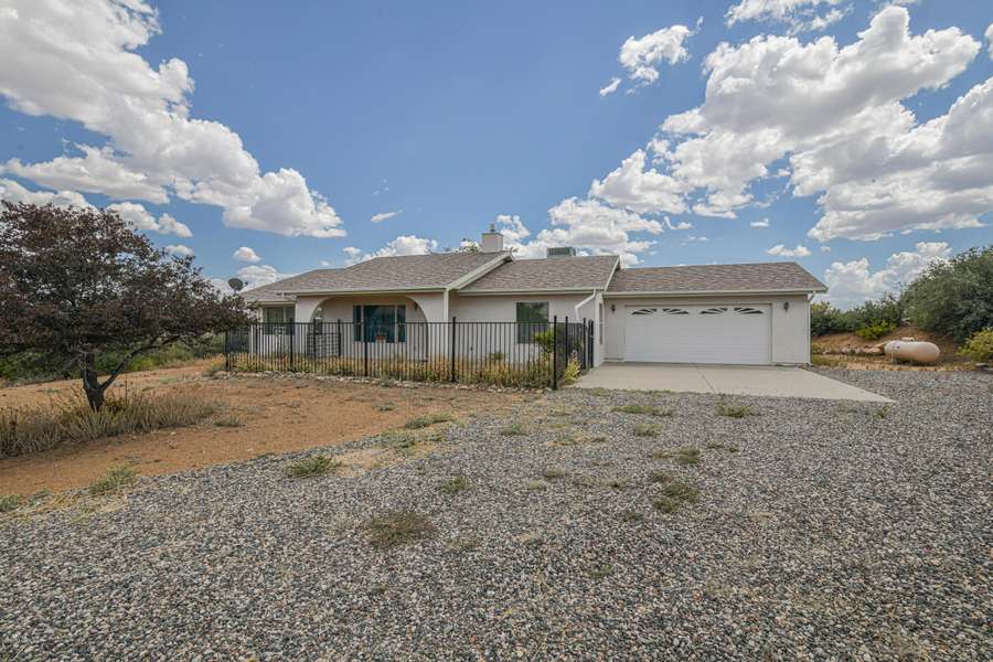 17313 E Lions Crossing Rd RD, Dewey-humboldt, AZ 86327