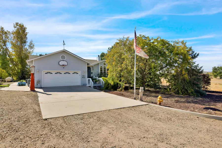 2355 W Lapham LN, Chino Valley, AZ 86323