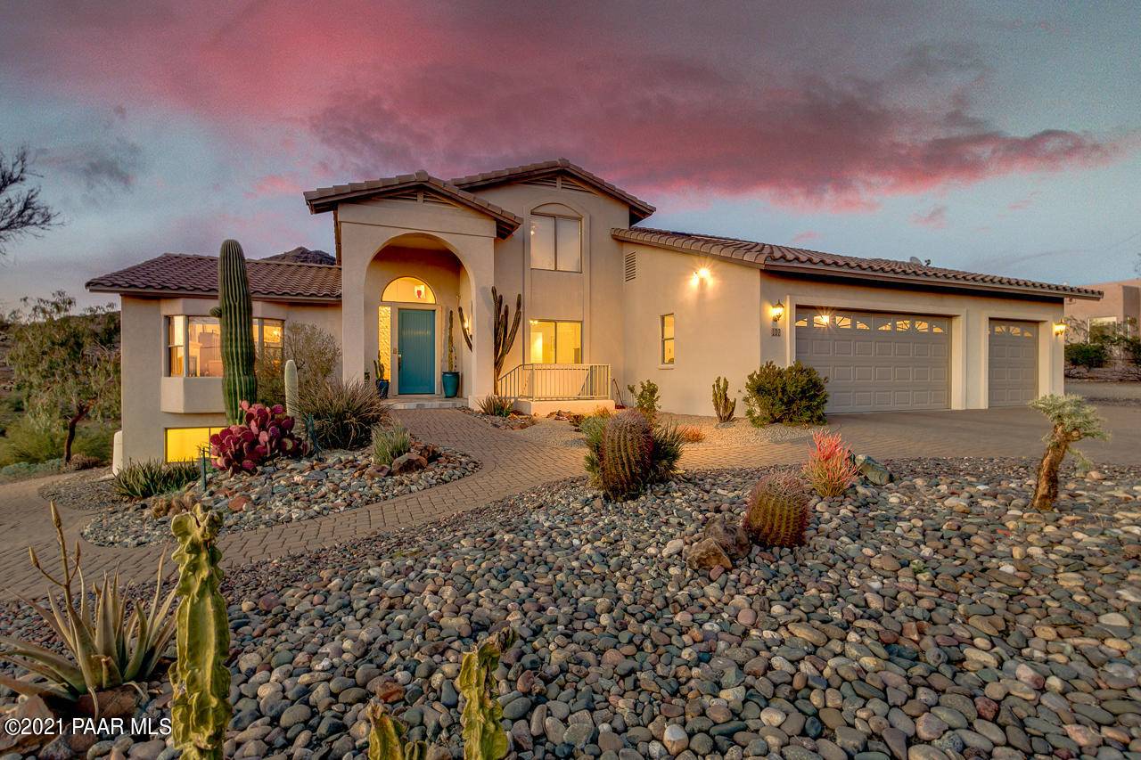 102 E Briles Rd RD, Phoenix, AZ 85085