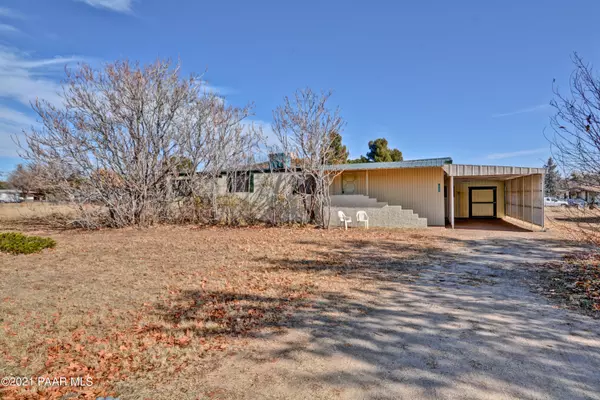 18387 S Pioneer AVE, Peeples Valley, AZ 86332