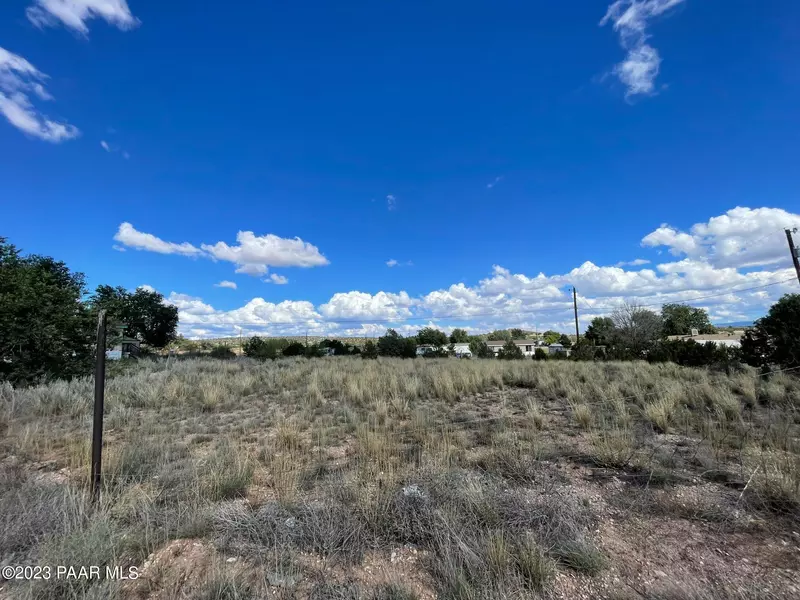 360 E Alder LN, Paulden, AZ 86334