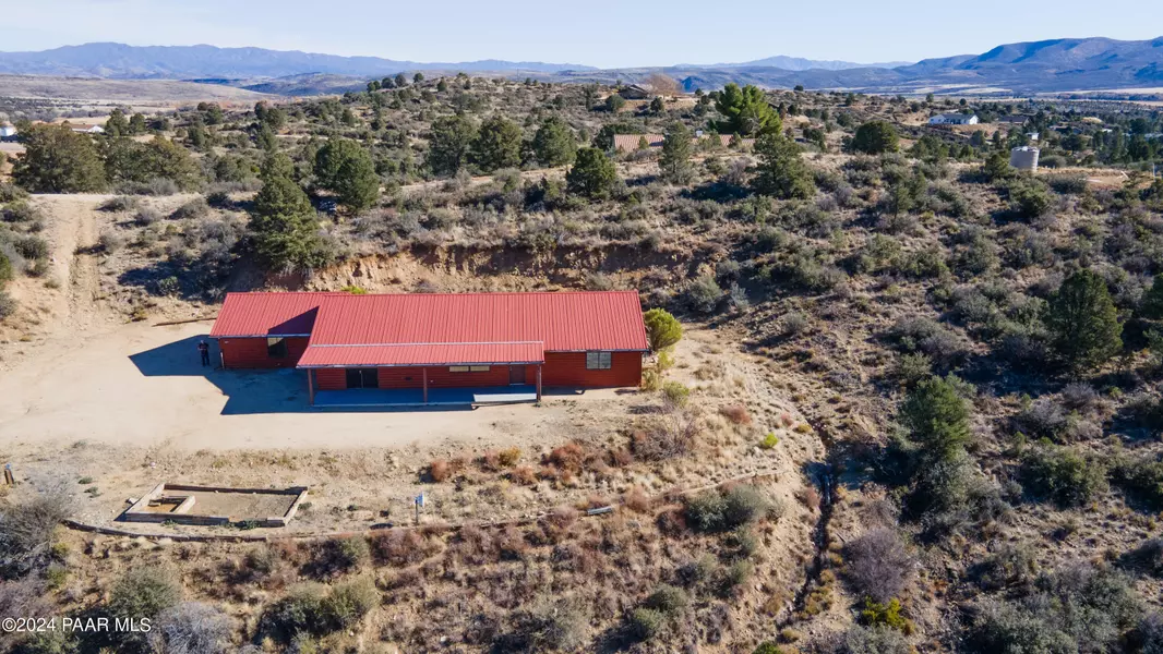 17477 S Pinon LN, Peeples Valley, AZ 86332