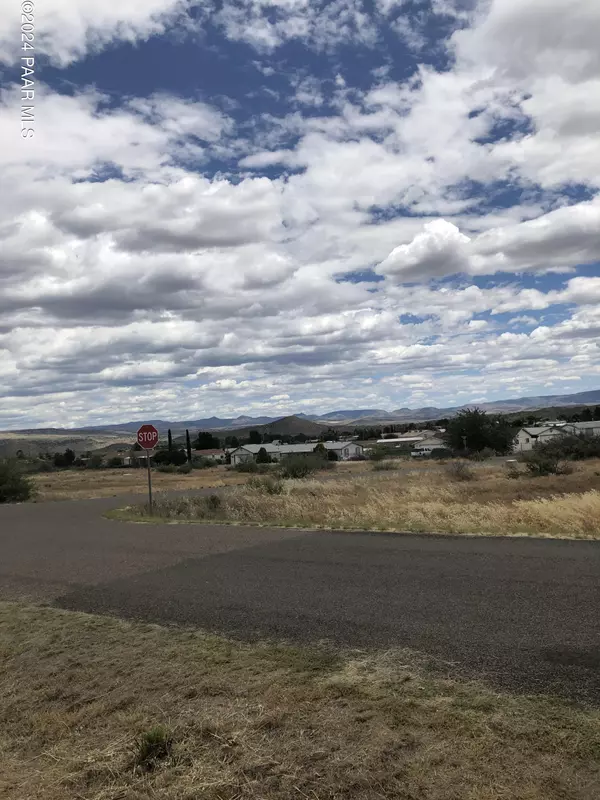 20082 E Longhorn LN, Mayer, AZ 86333
