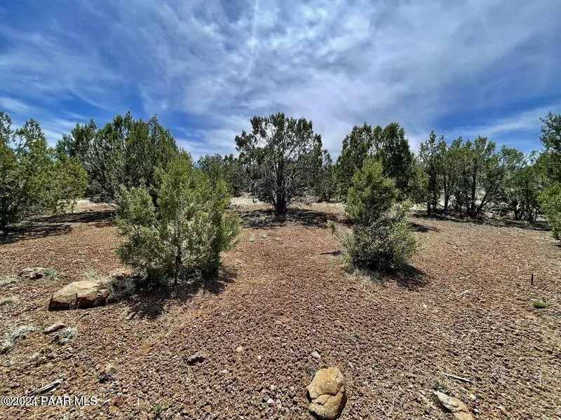 Ash Fork, AZ 86320,2084/2026 W Albert WAY