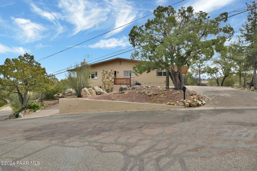 2033 Forest Hills RD, Prescott, AZ 86303