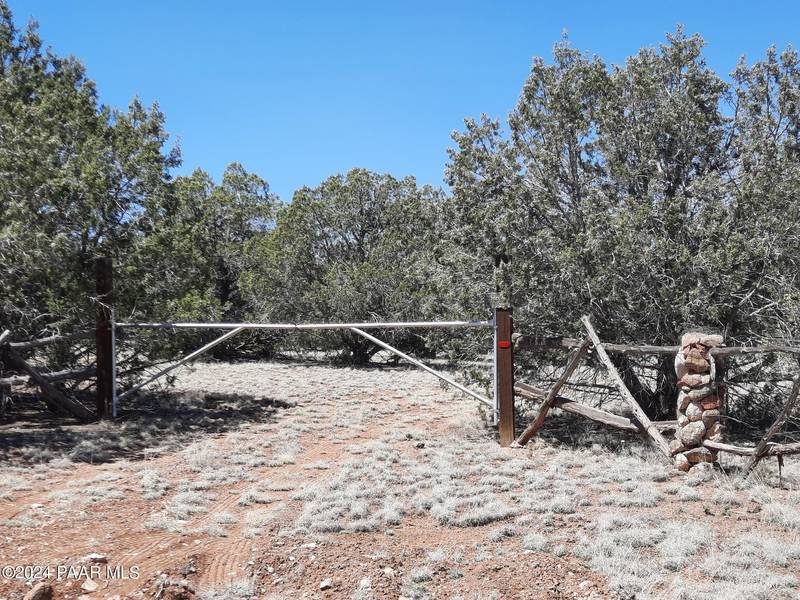 Lot 92 W Layne Paulson Dr, Seligman, AZ 86337