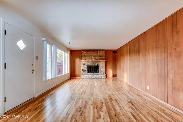 Prescott, AZ 86303,520 W Leroux ST