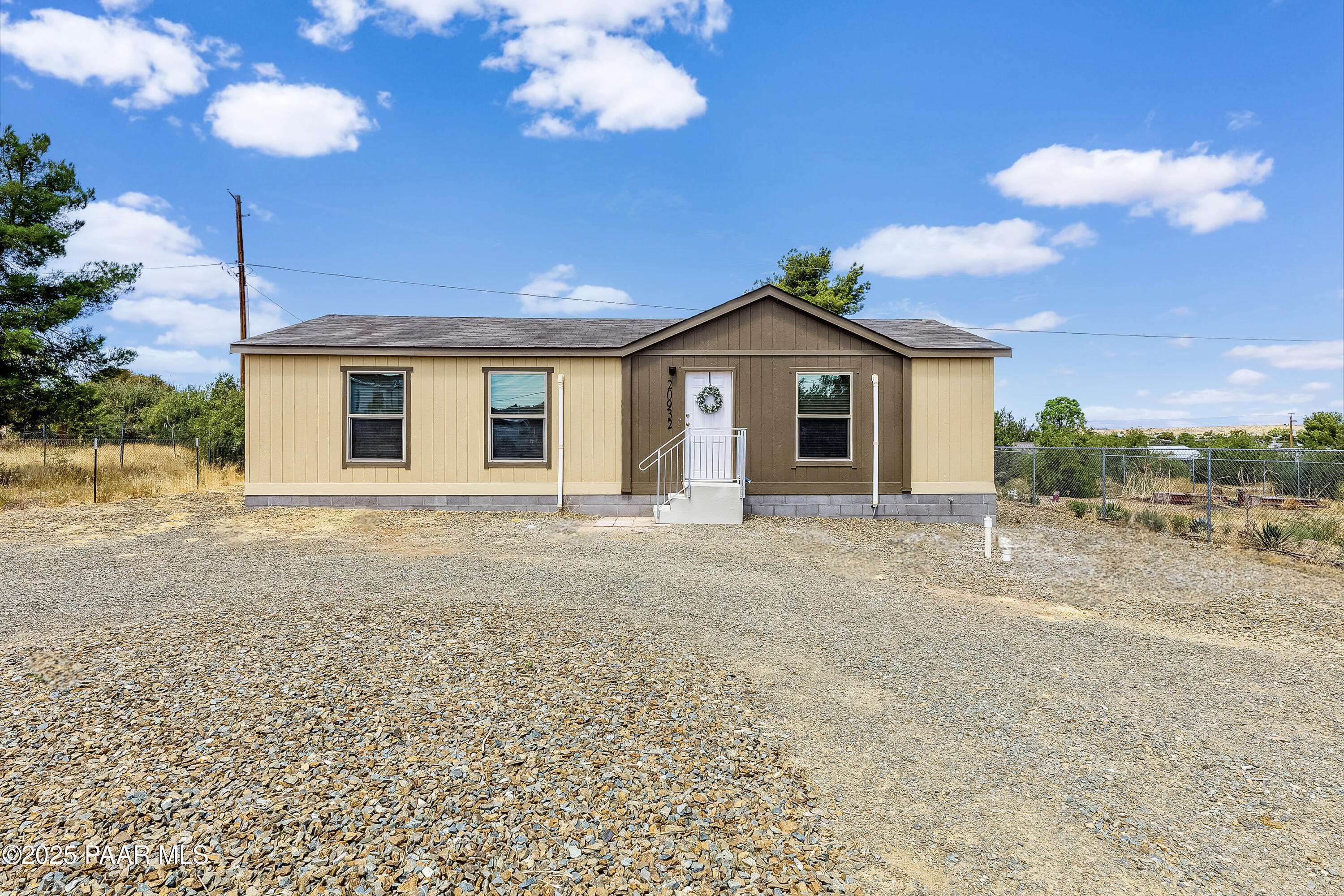 20932 E Deer Valley LN, Mayer, AZ 86333