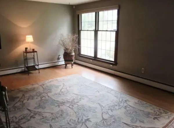 Tiverton, RI 02878,15 Lewis AVE