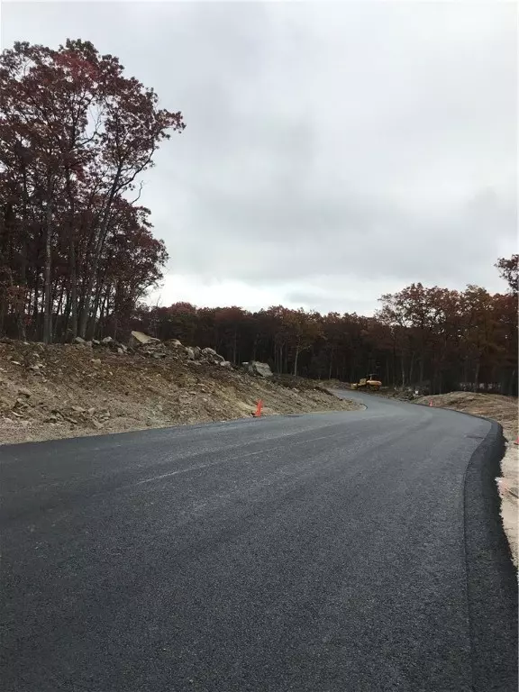 Smithfield, RI 02917,13 West Farm RD