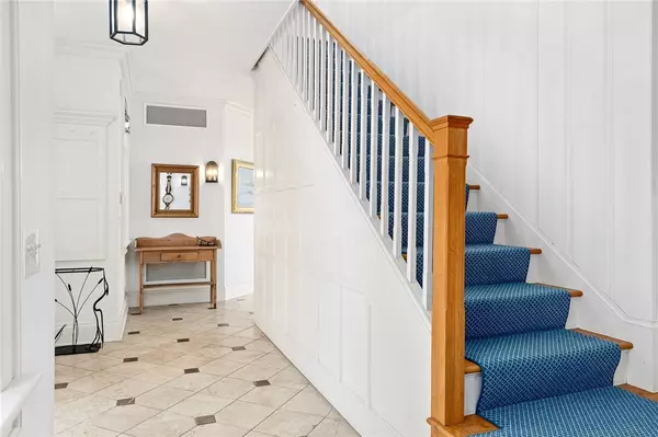 Westerly, RI 02891,30 Meadow AVE