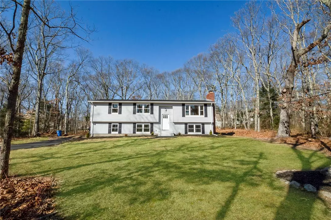 South Kingstown, RI 02892,182 Estelle DR