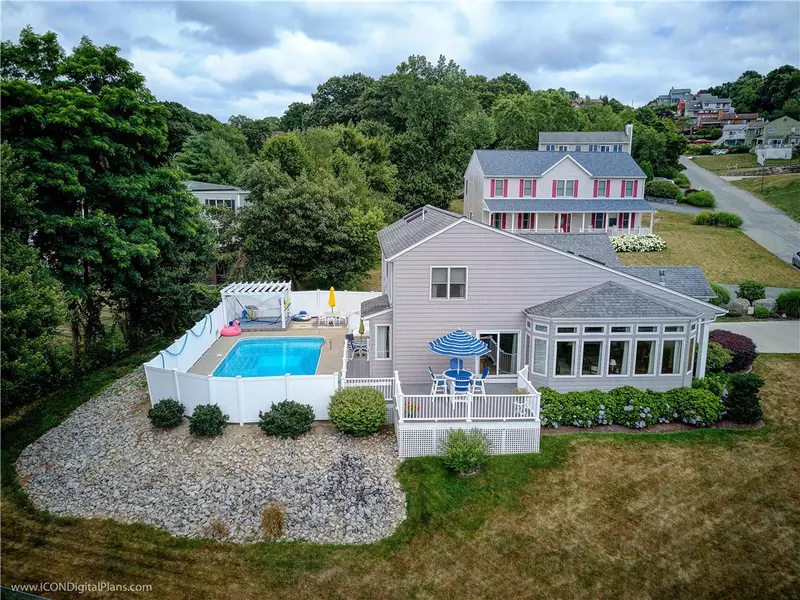 190 Horizon DR, Tiverton, RI 02878