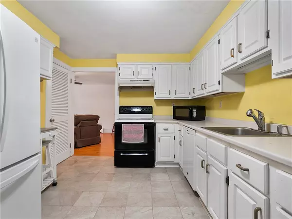 Warren, RI 02885,510 CHILD ST #402A