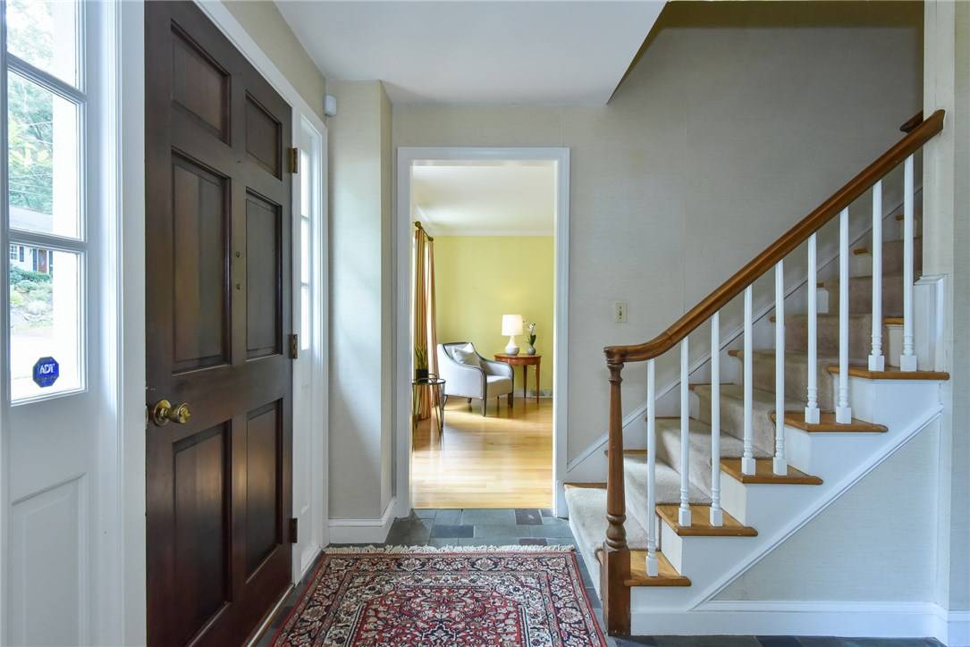Warwick, RI 02886,85 North Cobble Hill RD
