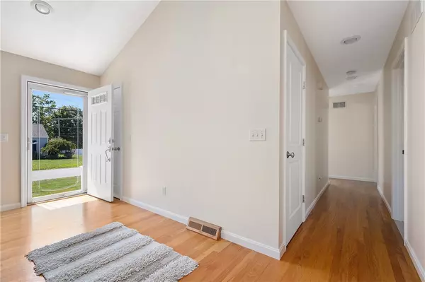 Cranston, RI 02910,98 Forest AVE