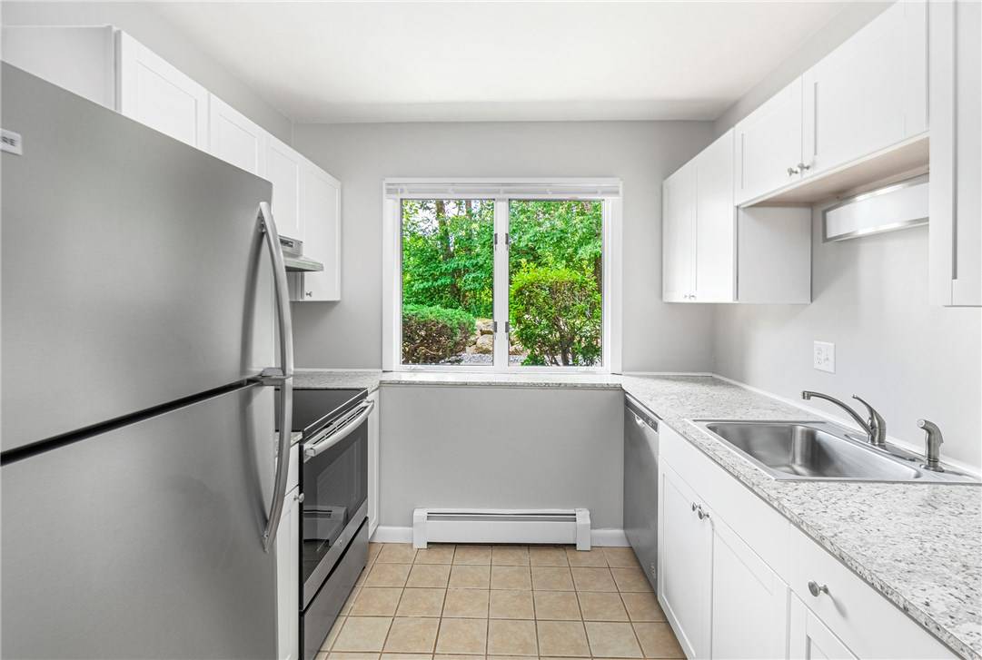 39 Village CT #39, West Warwick, RI 02893